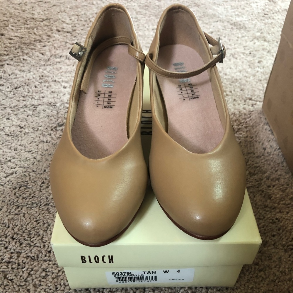 Bloch Character Shoe